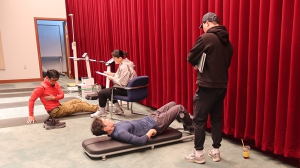 지난 13일 렛츠런파크 부산경남 임직원들이 건강한 일터 조성을 위한 체력측정을 실시하고 있다. 사진=렛츠런파크 부산경남