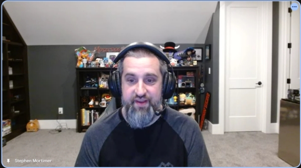 스티븐 모티머 라이엇 게임즈 게임 기획 디렉터가 신화와 전설 세트 주요 콘텐츠에 대해 소개하고 있다. 사진=라이엇 게임즈