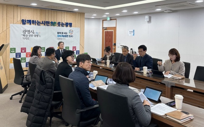 17일 정순욱 광명시 부시장이 '2025년도 세외수입 징수대책 보고회'를 주재하고 있다. 사진=광명시