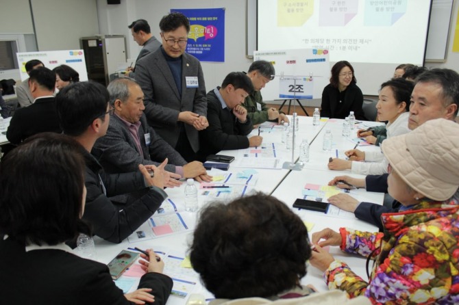 행사에는 조용익 부천시장, 홍기화 소사구청장, 경기도의원, 부천시의원, 지역주민 등 100여 명이 참석했으며, 조별 토론과 전체 발표 방식으로 구성돼 성료하게 마쳤다.  사진=의원실