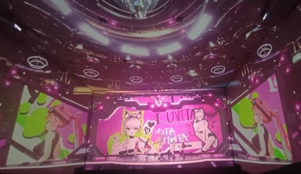 '러비타' 첫 팬 콘서트 '어웨이크닝(AWAKENING)' 현장의 모습. 오리지널 곡 'TIKITA'를 부르며 퍼포먼스를 선보이고 있다. 사진=이원용 기자