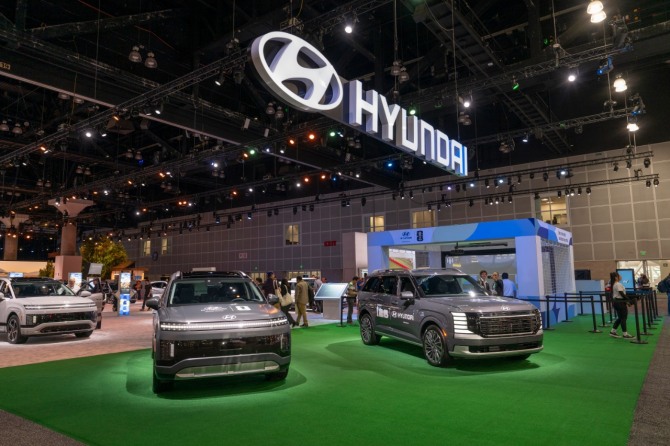 ‘2025 LA 오토쇼’ 현대차 부스 내 ‘FIFA 존’. 사진=현대차