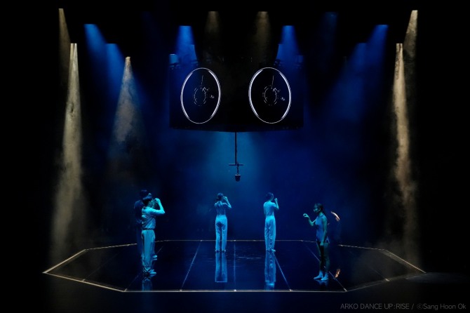 이해니 안무의 'Pan_Opticon- Unseen_Code'