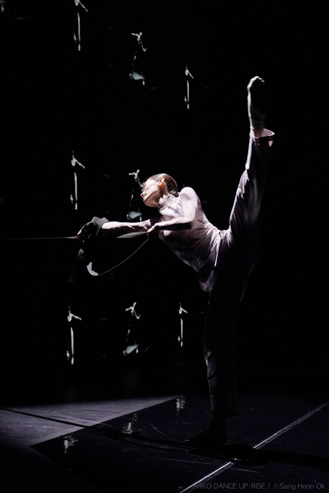 이해니 안무의 'Pan_Opticon- Unseen_Code'