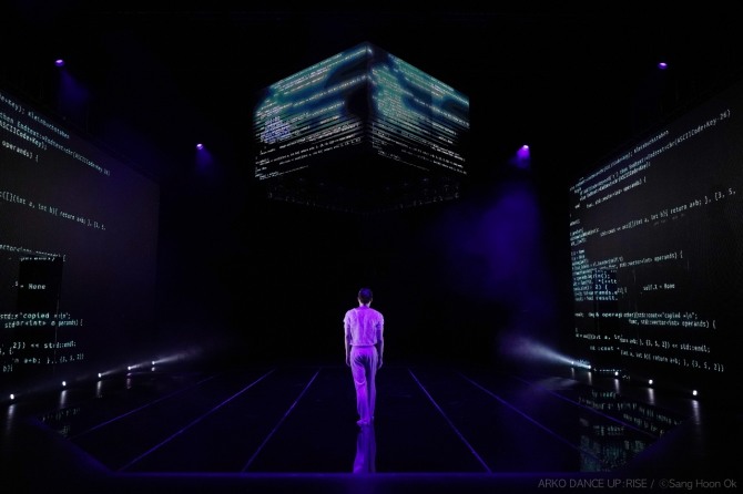 이해니 안무의 'Pan_Opticon- Unseen_Code'