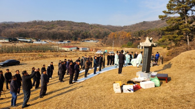 낙엽을 밟으며, 백승훈 시인