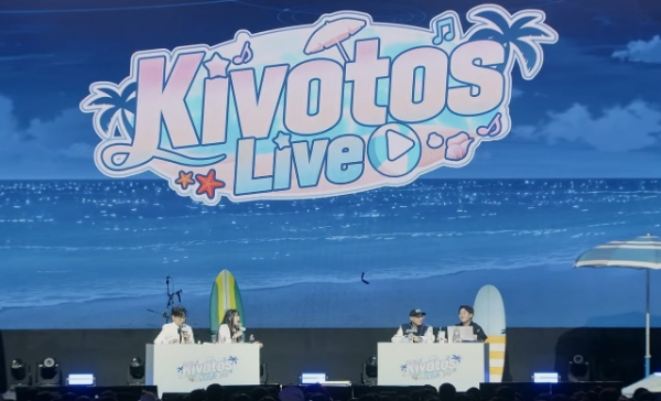 킨텍스에서 11월 30일 열린 '키보토스 라이브' 현장. 왼쪽부터 박동민 캐스터, '레나' 김주희 MC, 넥슨게임즈의 김용하 IO본부장, 안경섭 '블루 아카이브' 디렉터. 사진=넥슨