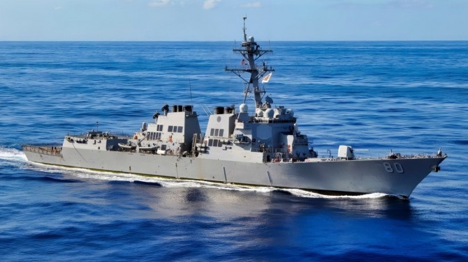 유도미사일 구축함 USS 루스벨트(DDG 80)가 대서양을 항해하고 있다. 사진=미 해군