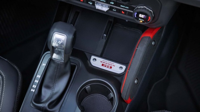 포드 브롱코 60주년 기념 모델 사진=포드