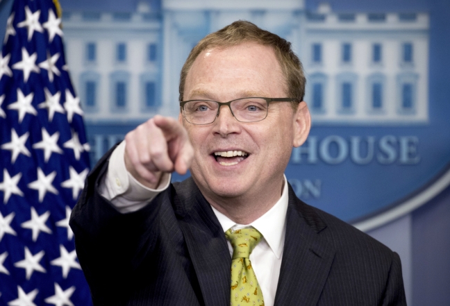 파월 연준 FOMC 의장 후임 케빈 해셋 공격적 금리인하.... 암호화폐 유동성 폭발  .비트코인 이더리움 리플 환호