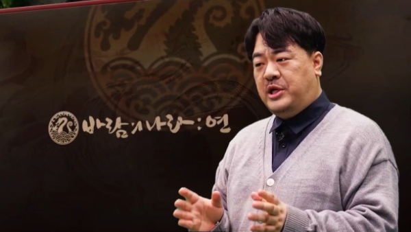 이태성 딜로퀘스트 개발 총괄 부사장이 슈퍼캣 재임 시절 '바람의나라: 연' 쇼케이스에서 발표하는 모습. 사진=바람의나라: 연 공식 유튜브 채널