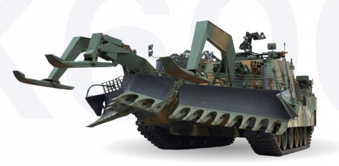 현대로템의 K600 장애물개척전차. 사진=현대로템