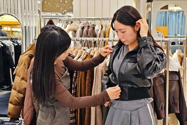 여성 영패션 브랜드 ‘에보니아이즈’ 매장 모습. 사진=신세계 센텀시티