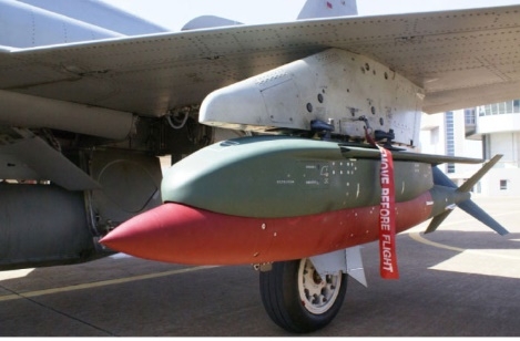 항공기 무기 거치대에 장착된 KGGB. 사진=LIG넥스원