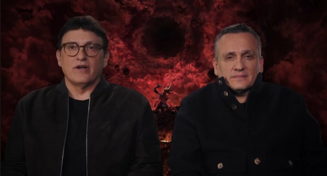 TGA 2024 시상식 중 영화 감독 루소 형제가 넥슨의 '퍼스트 버서커 카잔'에 대해 소개하고 있다. 사진=TGA 사무국