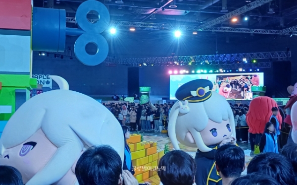 경기도 일산 킨텍스에서 2024년 12월 열린 '메이플콘 2024'  테마 퍼레이드의 모습. 사진=이원용 기자