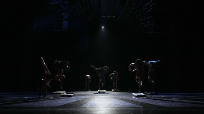 김정훈 안무의 '모델하우스'