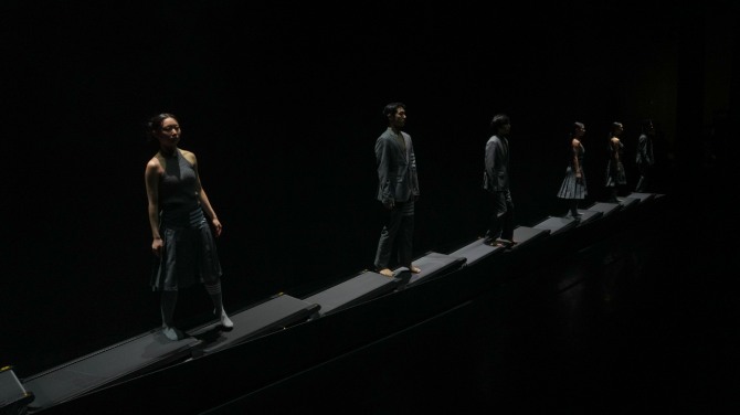 김정훈 안무의 '모델하우스'