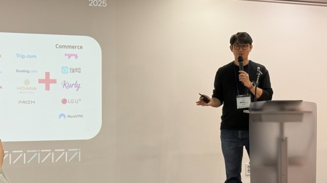 진대연 모먼트스튜디오 CSO가 18일 한국관광공사 서울센터에서 기자간담회에서 발표를 하고 있다. 사진=육동윤 글로벌모빌리티 기자