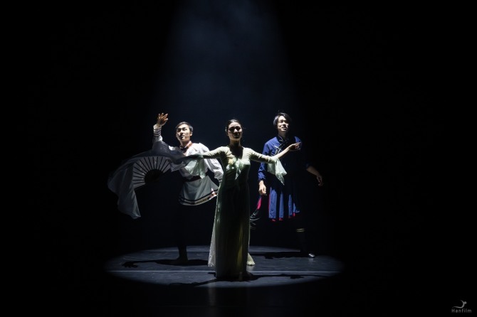 이인숙 안무의 '그리움에 대하여'