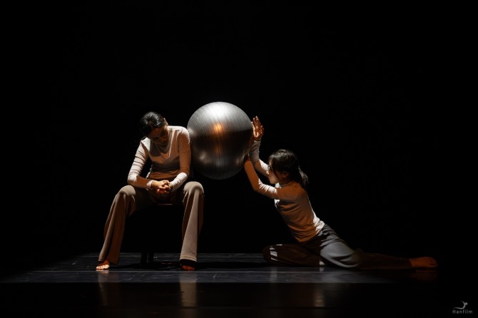 황박함·호가혜 공동안무의 'T & F'