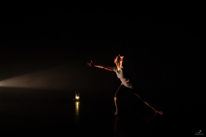 전부희 안무의 'Quiet Resistance(조용한 저항)'