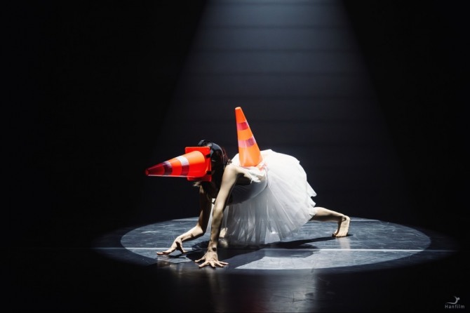 장인지 안무의 '주의(注意)'