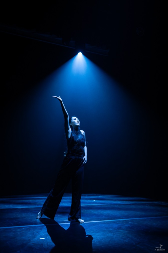 황희상 안무의 '빛의 윤'