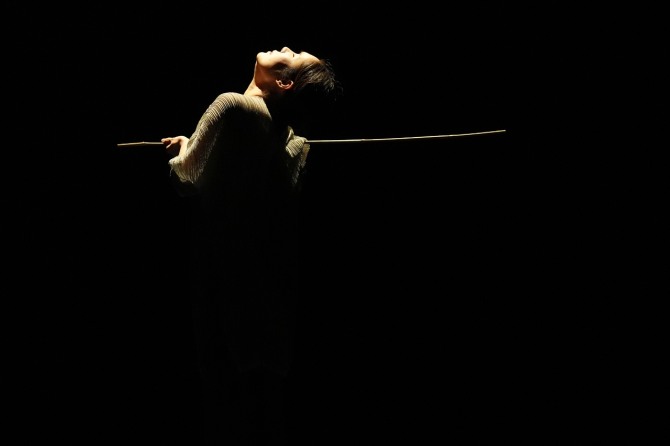 김진아 안무의 '물의 끝'