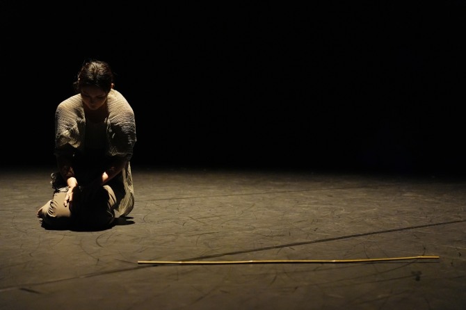 김진아 안무의 '물의 끝'