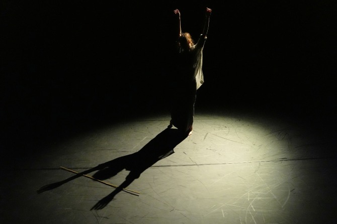 김진아 안무의 '물의 끝'