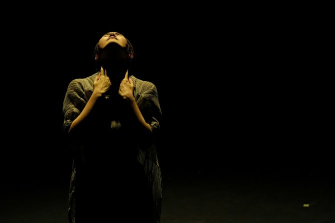 김진아 안무의 '물의 끝'