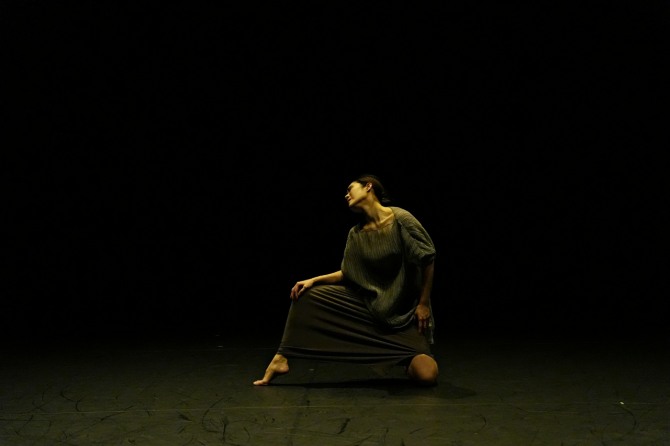 김진아 안무의 '물의 끝'