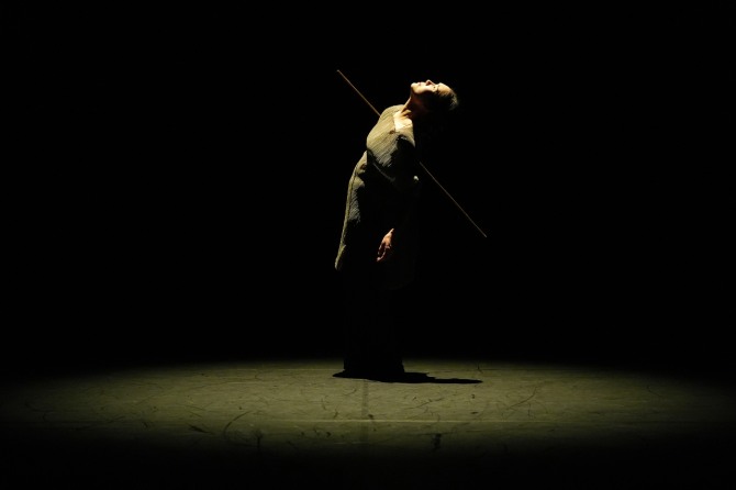 김진아 안무의 '물의 끝'