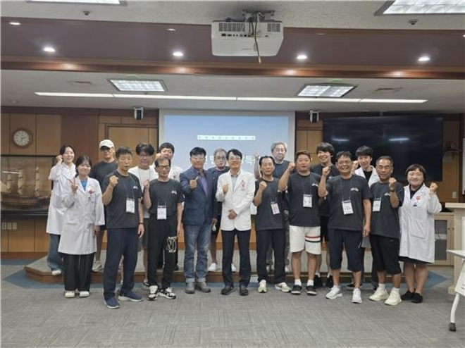 경기남부금연지원센터 금연캠프 입소 당시 김관술 씨, 앞줄 왼쪽에서 네 번째. 