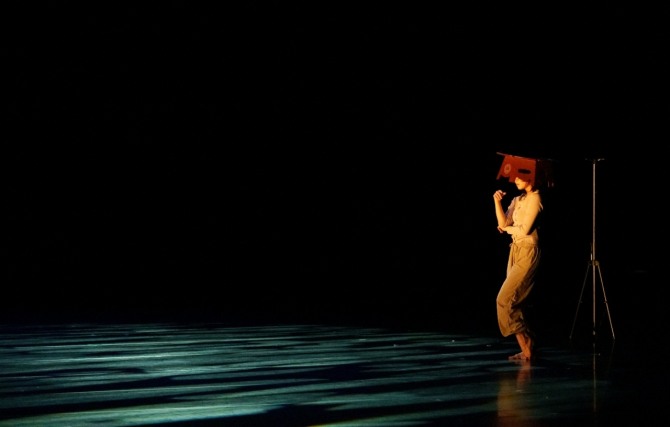 헤라가 우리의 콘크리트를 바라볼 때(장인지)