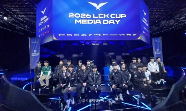 서울 종로 그랑서울 소재 치지직 롤파크에서 2026 리그 오브 레전드 챔피언스 코리아(LCK)컵 미디어 데이가 열렸다. LCK 소속 10개 구단 코치와 대표 선수들의 모습. 사진=이원용 기자