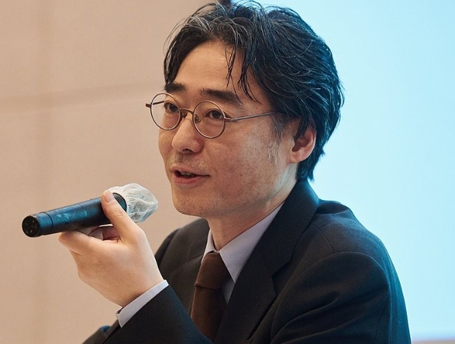 상장폐지 위기 몰린 DXVX...임종윤 회장 1000억 유상증자로 생존모색 - 뉴스 썸네일 이미지