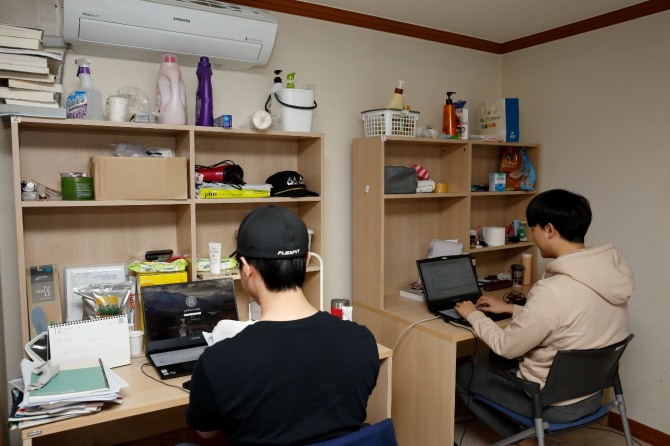 화성시장학관에 입소한 화성 청년들 모습. 사진=화성특례시