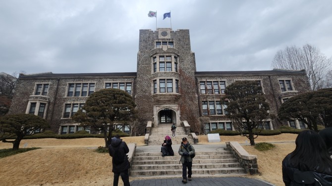 독립문에서 신촌까지 걷다, 백승훈 시인