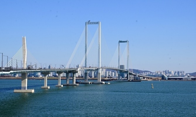 인천 영종도와 내륙을 잇는 세 번째 교량으로 지난 5일 개통한 제3연륙교 전경. 사진=인천시