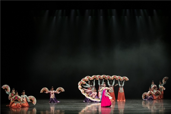 김백봉부채춤, 강동아트센터 대극장(한강), 2019