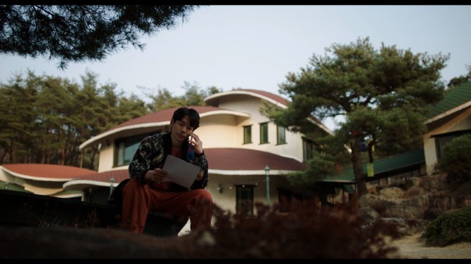 유영의 대해 스님 각본·감독의 '인간 초거대 알고리즘(A Vast  Algorijeum of Humanity)'