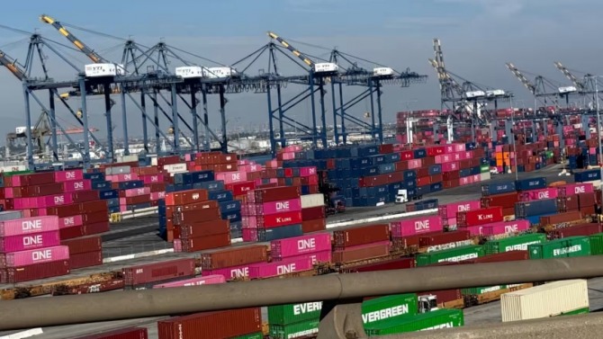 >Los Angeles Port Navigates Trump Tariffs, Achieves Record Performance Amidst China Trade Decline >Los Angeles Port Navigates Trump Tariffs, Achieves Record Performance Amidst China Trade Decline