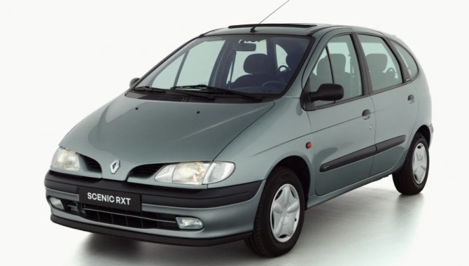 MPV로 유럽에서 판매돼 인기를 끌었던 르노 세닉 오리지널 모델 사진=르노