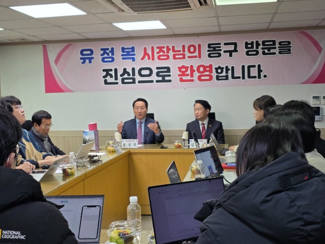 유정복 인천시장, 연두 방문서 인천 발전 구상을 발표하고 있다. 사진=김양훈 기자