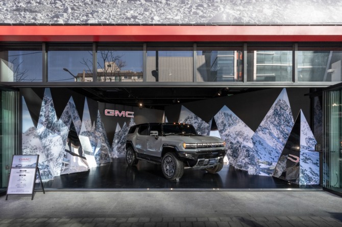 제너럴 모터스(GM)의 프리미엄 스포츠유틸리티차량(SUV)·픽업 브랜드 GMC의 성수동 팝업 스토어. 사진=GMC