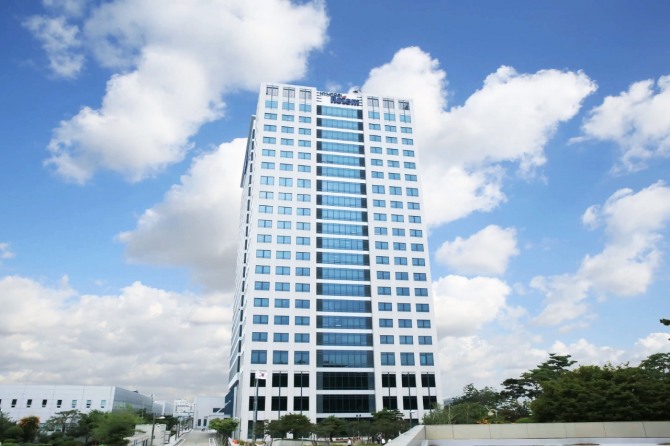 한국 명품 전차 K2 흑표와 철도 차량을 생산하는 현대로템 사옥 전경. 사진=현대로템