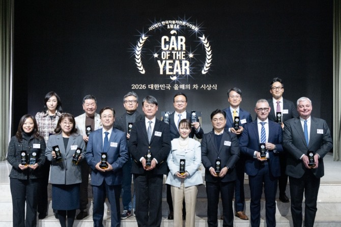 아랫줄 좌에서 스텔란티스코리아 / 방실 / 대표, 기아 / 이혜영 / 국내마케팅실장(상무), 현대자동차 / 김우석 / 국내상품실장, 현대자동차 / 윤효준 / 국내사업본부장, GM한국사업장 / 윤명옥 / 전무, 볼보자동차코리아/ 이만식 / 전무, 아우디 코리아 스티브 클로티 사장폭스바겐그룹코리아 틸 셰어 대표이사 사장윗줄 좌에서르노코리아 / 상희정 / 부사장, 마세라티 코리아 / 다카유키 기무라 / 총괄, 현대자동차그룹 / 민상기 / FMS 사업팀장, 현대자동차 / 박준우 / N매니지먼트실장, 현대자동차 / 이철민/ 국내마케팅실장, 기아 / 윤동수 / 국내커뮤니케이션팀장