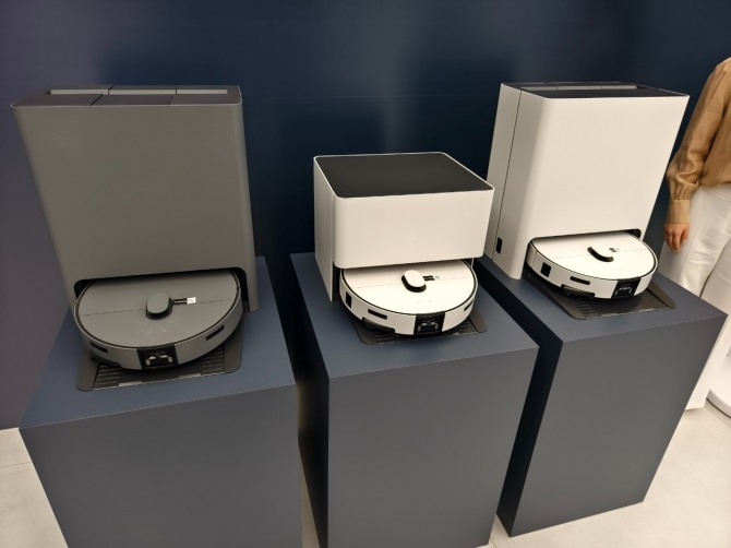 삼성전자가 11일 출시한 2026년형 삼성 비스포크 AI스팀 로봇청소기 신제품. 사진=장용석 기자